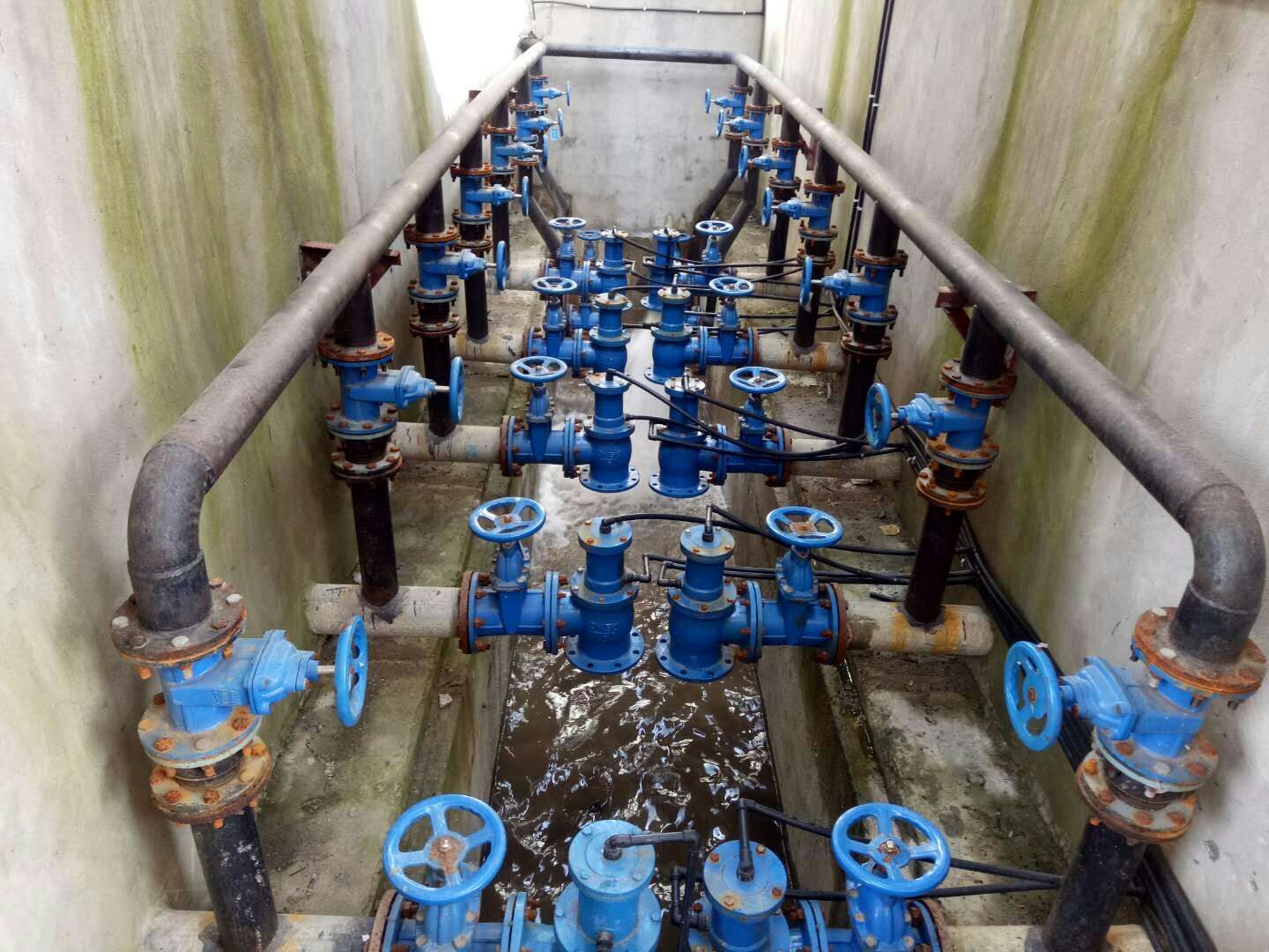 液動(dòng)角式排泥閥安裝現(xiàn)場